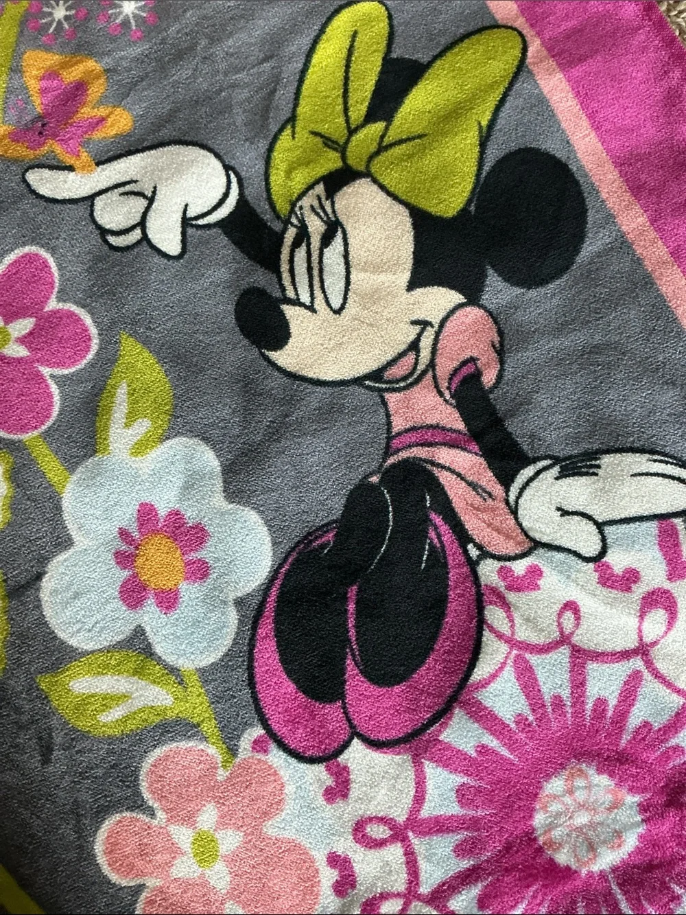 New with Tags Vera Bradley Mickey and Friends Beach Towel